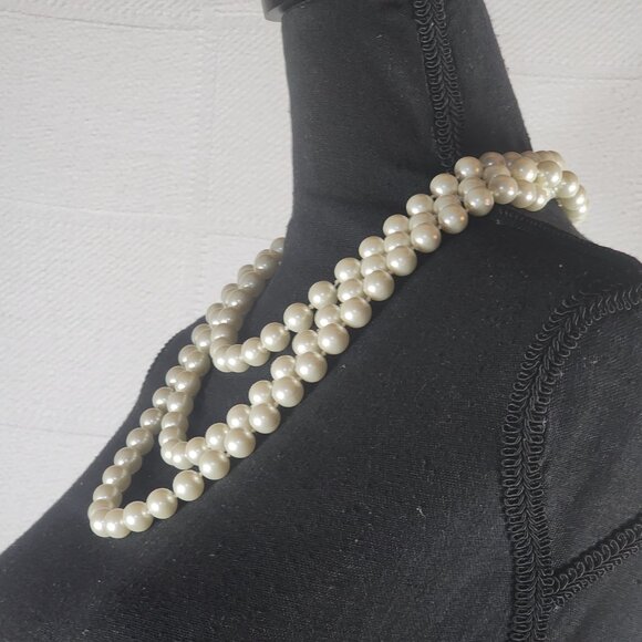 Chico's Extra Long 66" Flapper White Knotted Faux Pearl Unisex Eternity Necklace - Picture 7 of 16